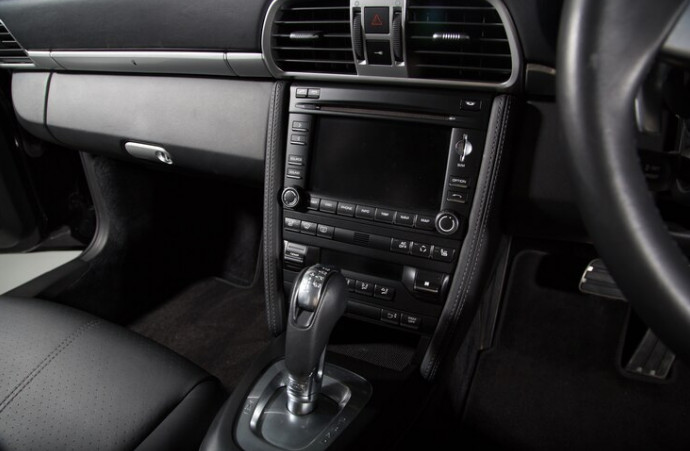 Retirer l’ancien autoradio Peugeot 208
