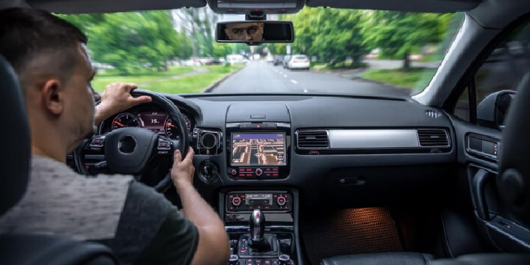 Lire la suite à propos de l’article Changer son autoradio Peugeot 208 : étapes et conseils pratiques