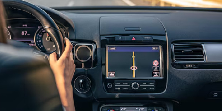 installer un autoradio multimédia dans sa voiture