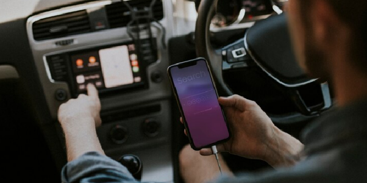 Vous consultez actuellement Retirer autoradio pour installer un nouveau modèle Android