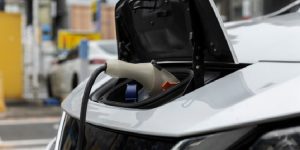 Lire la suite à propos de l’article Borne de recharge avec délestage dynamique : avantages, fonctionnement et choix